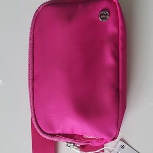 Lululemon everywhere bag sonic pink BARBIE PINK.